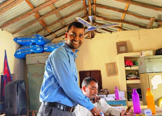गोलबजारका शिक्षक एउटै समयमा दुई विद्यालय पढाउँछन्, नियामक निकाय मौन