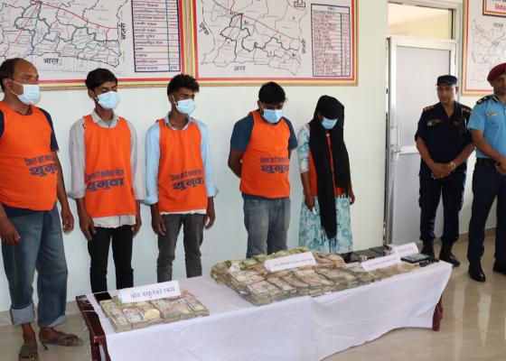 पाँच जना लागुऔषध कारोबारी पक्राउ, उनीहरुका साथबाट स्रोत नखुलेको ७० लाख रुयौयाँ बरामद