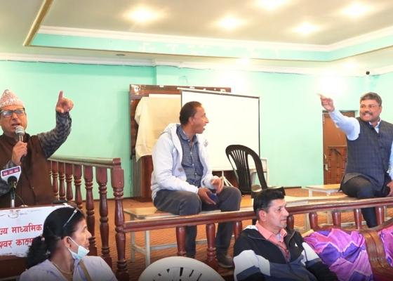 सडकमा सँगै थिए, ९ बुँदेले ल्यायो शिक्षक र कर्मचारीबीच फाटो