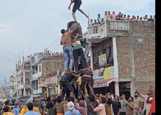 चोहर्वामा सम्पन्न मट्काफोड प्रतियोगितामा भाईजीटोलका ओम प्रकाश टीम प्रथम 