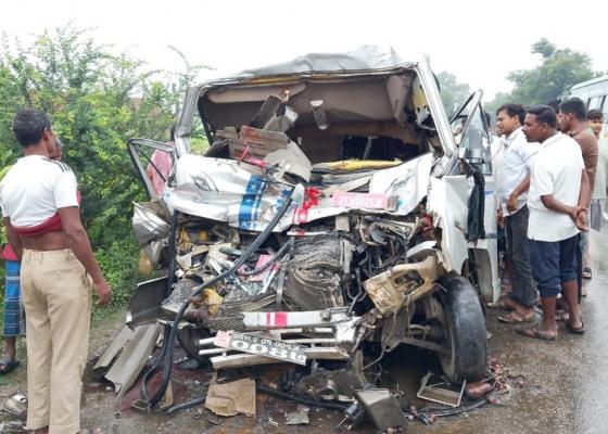 सुनसरीमा बस र विङ्ग आपसमा ठोकिंदा तीन जनाको मृत्यु, १५ जना घाइते