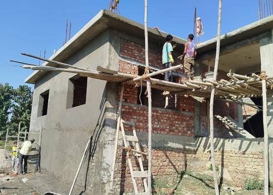 व्यवसायीसँगको मिलेमत्तोमा प्रकृया नपुर्याई वडाकार्यालय भवन निर्माणकार्य धमाधम गर्दै