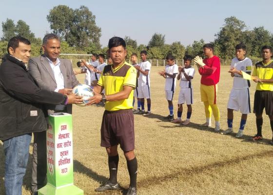 प्रथम गोलबजार नगरस्तरीय बिद्यालय फुटबल प्रतियोगिता : सृजना स्कूल र बालविकास सेविफाईनल प्रवेश